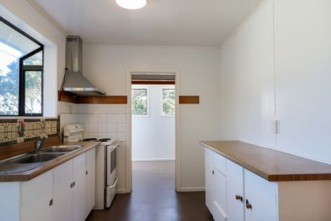 Photo of property in 60 Stewart Drive, Newlands, Wellington, 6037