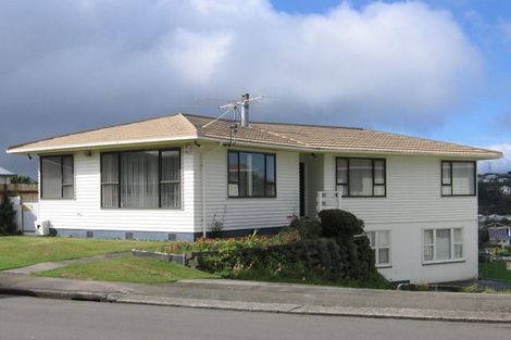 Photo of property in 19 Quigley Street, Newlands, Wellington, 6037