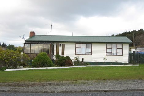 Photo of property in 132 Salcombe Street, Kaitangata, 9210