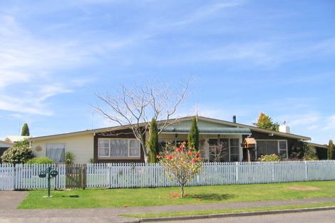 Photo of property in 1 Kamahi Place, Pukehangi, Rotorua, 3015
