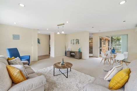 Photo of property in 78 Lake Panorama Drive, Henderson Valley, Auckland, 0612