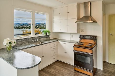 Photo of property in 30 Mana View Road, Paremata, Porirua, 5026