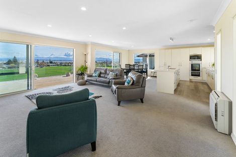 Photo of property in 12 Wiltshire Place, Stoke, Nelson, 7011