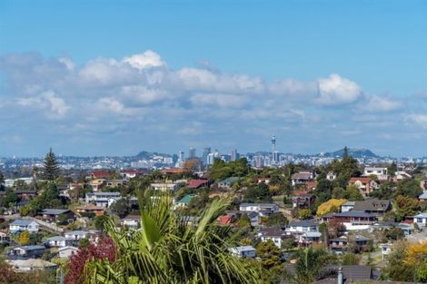 Photo of property in 1/10 Remus Place, Totara Vale, Auckland, 0629