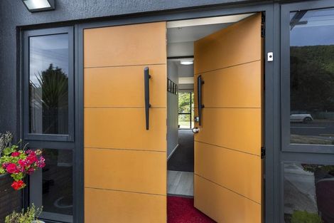 Photo of property in 15 Beach Road, Waikawa, Picton, 7220