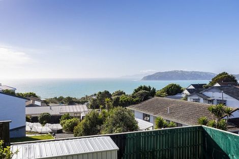 Photo of property in 128 Pikarere Street, Titahi Bay, Porirua, 5022