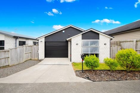 Photo of property in 10 Tomairangi Crescent, Pukekohe, 2120