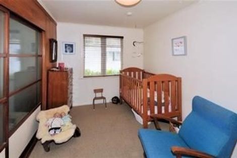 Photo of property in 40 Pupuke Road, Hillcrest, Auckland, 0627