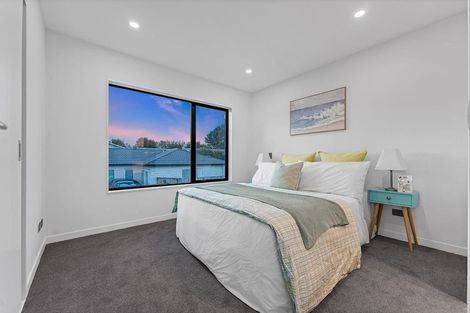 Photo of property in 98a Royal Road, Massey, Auckland, 0614