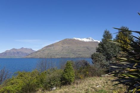 Photo of property in 72 Cedar Drive, Kelvin Heights, Queenstown, 9300