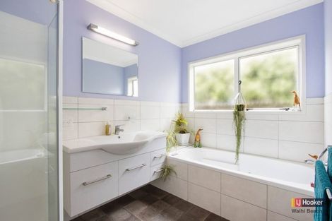 Photo of property in 15a Roretana Drive, Athenree, Katikati, 3177