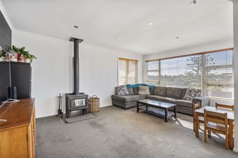 Photo of property in 2/28 Bay Street, Red Beach, 0932