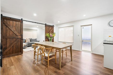 Photo of property in 70 Harmel Road, Glendene, Auckland, 0602