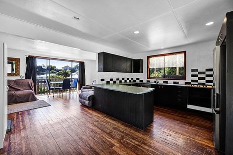 Photo of property in 3 Ward Place, Marfell, New Plymouth, 4310