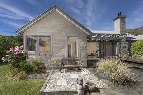 Photo of property in 121 Meadowstone Drive, Wanaka, 9305