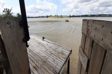 Photo of property in 19 Ferry Parade, Herald Island, Auckland, 0618