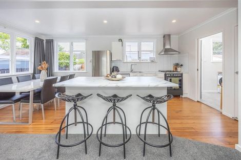 Photo of property in 194 Clarkin Road, Fairfield, Hamilton, 3214