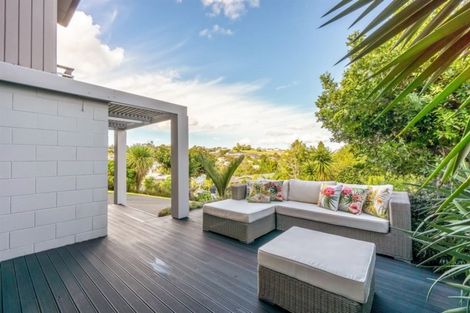 Photo of property in 42 Ravenwood Drive, Forrest Hill, Auckland, 0620