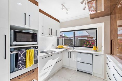 Photo of property in 2/83 Meadowland Drive, Somerville, Auckland, 2014