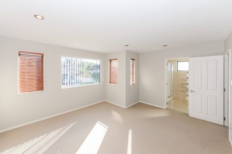 Photo of property in 76 Medallion Drive, Oteha, Auckland, 0632