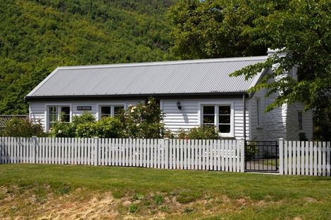 Photo of property in 17 Merioneth Street, Arrowtown, 9302