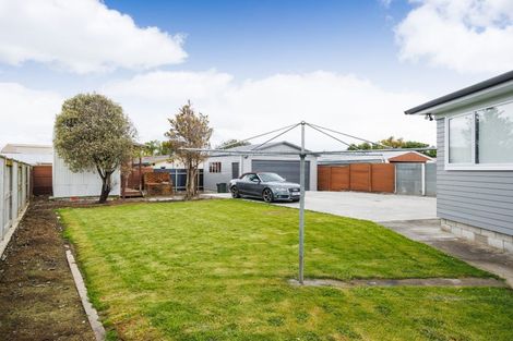 Photo of property in 28 Raglan Avenue, Cloverlea, Palmerston North, 4412