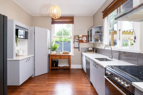 Photo of property in 11a Main Street, Hospital Hill, Napier, 4110