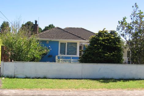 Photo of property in 63 Cobham Crescent, Kelston, Auckland, 0602