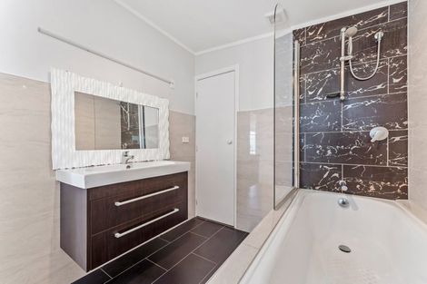 Photo of property in 7 Vipond Road, Stanmore Bay, Whangaparaoa, 0932