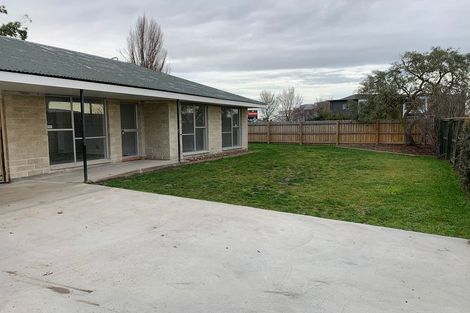 Photo of property in 2/483 Wairakei Road, Burnside, Christchurch, 8053