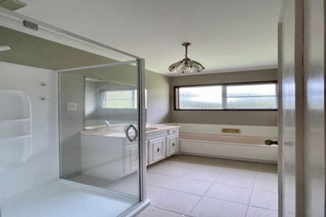 Photo of property in 11 Ravenstone Place, Chatswood, Auckland, 0626