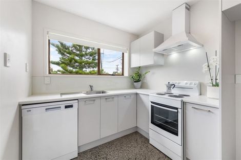 Photo of property in 1/9 Parrs Cross Road, Henderson, Auckland, 0612