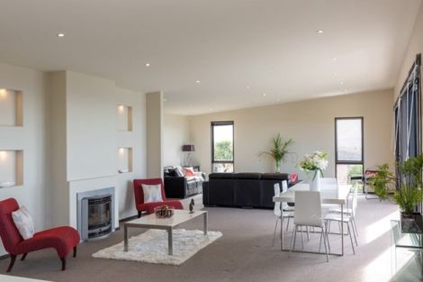 Photo of property in 2 Signal Hill Road, Mount Pleasant, Christchurch, 8081