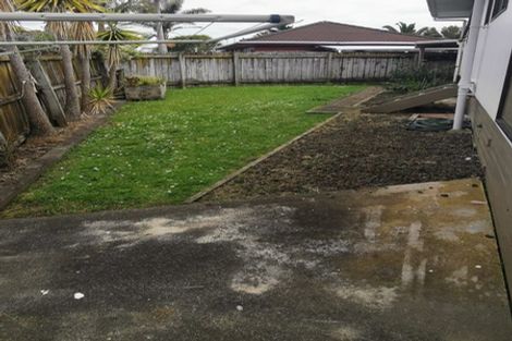 Photo of property in 1/15 Cyril Crescent, West Harbour, Auckland, 0618