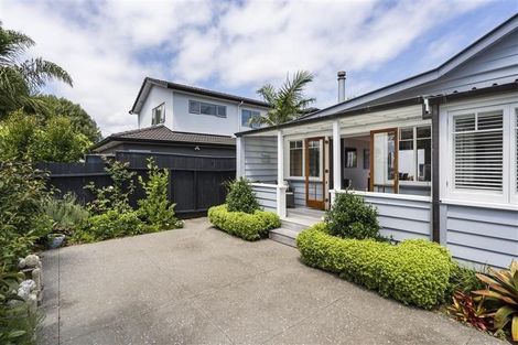 Photo of property in 18 Marie Avenue, Red Beach, 0932