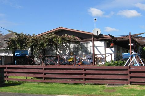 Photo of property in 12 Hamurana Place, Te Atatu Peninsula, Auckland, 0610