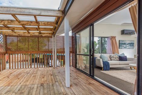 Photo of property in 2/109 Don Buck Road, Massey, Auckland, 0614