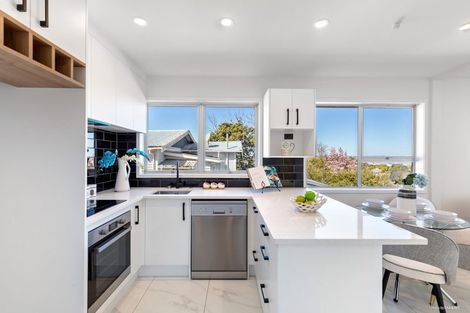 Photo of property in 2/84 Namata Road, One Tree Hill, Auckland, 1061