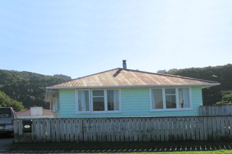 Photo of property in 28 Takapuwahia Drive, Takapuwahia, Porirua, 5022