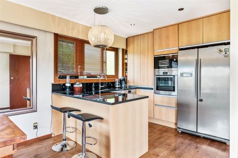 Photo of property in 60 Royal View Road, Te Atatu South, Auckland, 0610