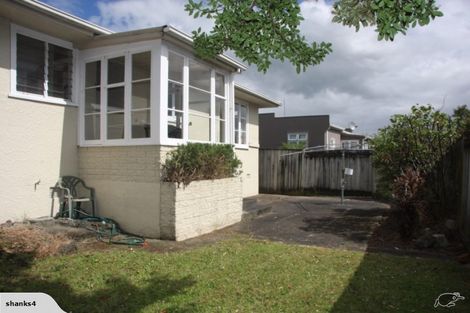 Photo of property in 16 Franklin Avenue, Hokowhitu, Palmerston North, 4410