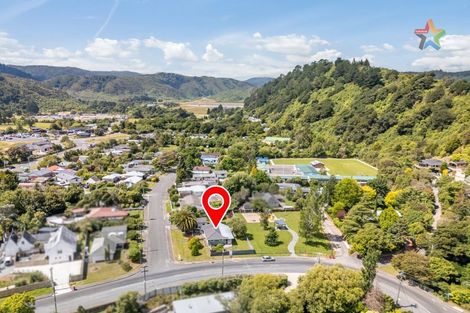 Photo of property in 2 Molloys Road, Te Marua, Upper Hutt, 5018