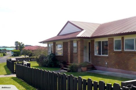 Photo of property in 25 Waitoa Street, Waiuku, 2123