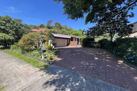 Photo of property in 15 Sequoia Grove, Merrilands, New Plymouth, 4312