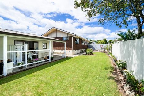 Photo of property in 21 Camphora Place, Ranui, Auckland, 0612