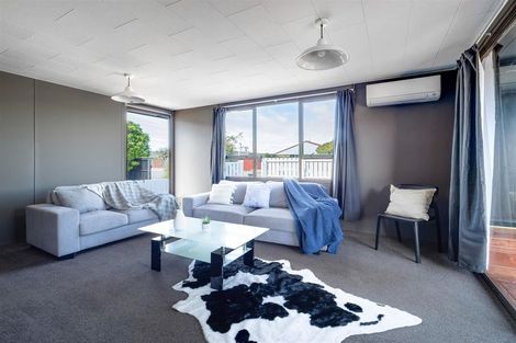 Photo of property in 8a Queenspark Drive, Parklands, Christchurch, 8083