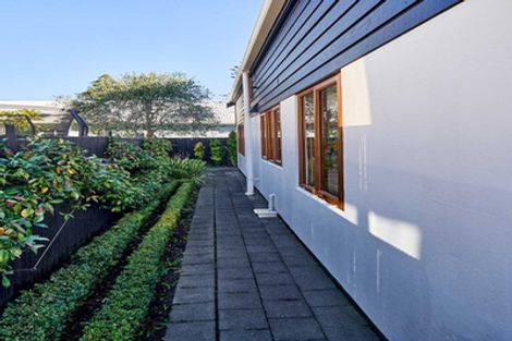 Photo of property in 2/130 Muritai Road, Eastbourne, Lower Hutt, 5013