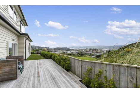 Photo of property in 15 Canary Way, Whitby, Porirua, 5024
