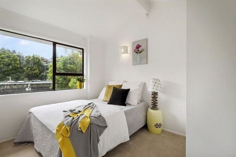 Photo of property in 1/4 Braund Place, Glenfield, Auckland, 0629