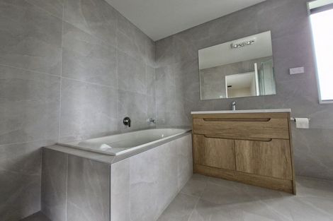 Photo of property in 4d Deep Creek Road, Torbay, Auckland, 0630